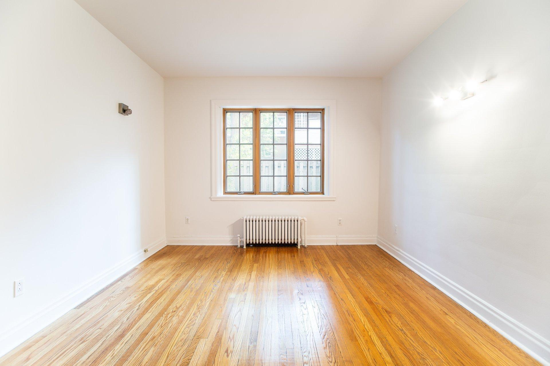 









5053


Av. Victoria

,
Montréal (Côte-des-Neiges/Notre-Dame-de-Grâce),




QC
H3W2N2

