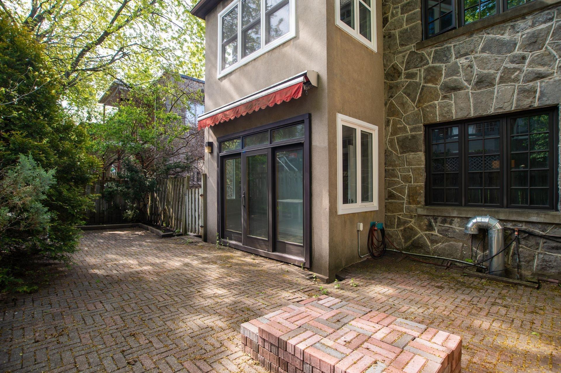









5053


Av. Victoria

,
Montréal (Côte-des-Neiges/Notre-Dame-de-Grâce),




QC
H3W2N2

