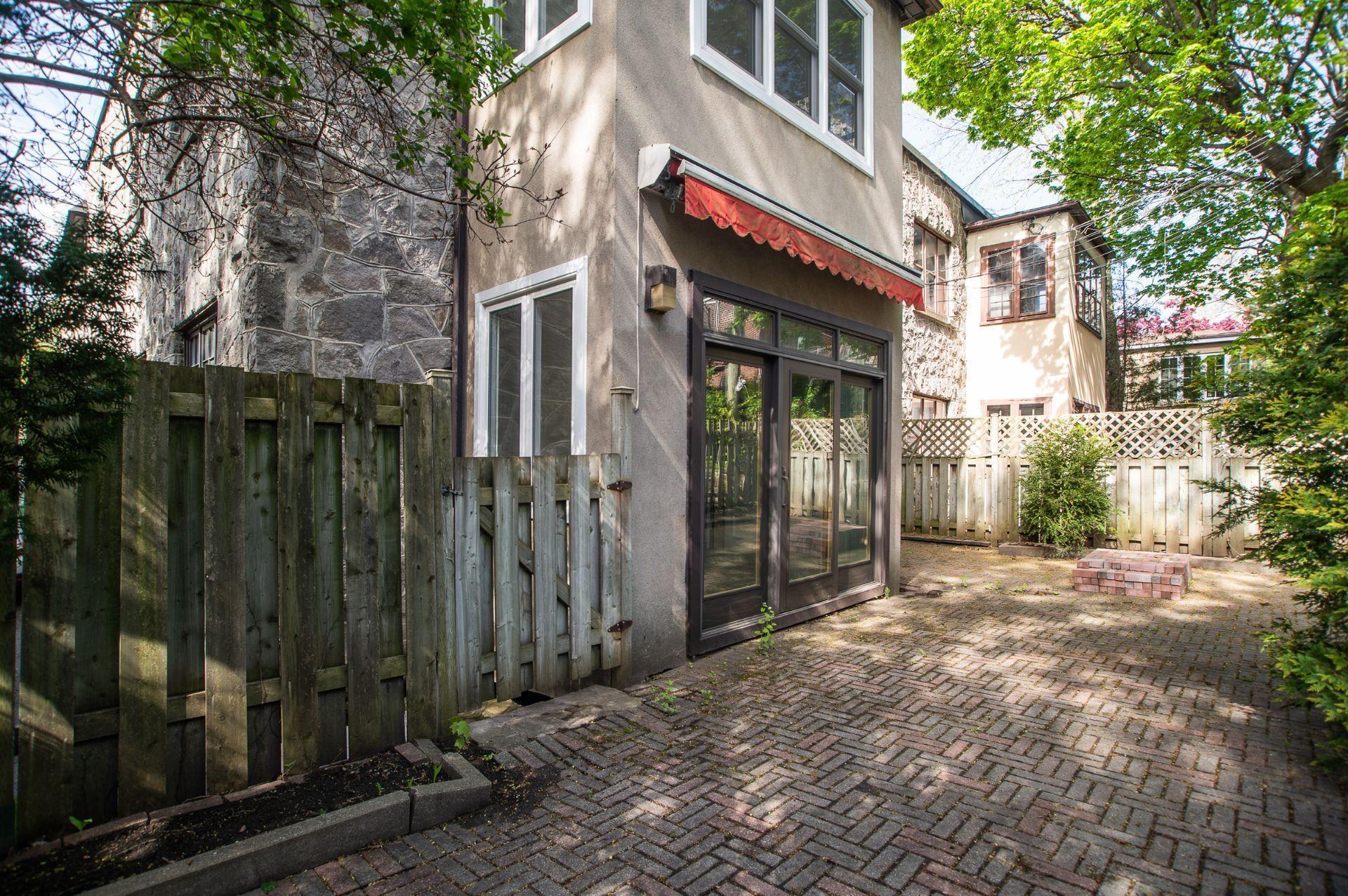 









5053


Av. Victoria

,
Montréal (Côte-des-Neiges/Notre-Dame-de-Grâce),




QC
H3W2N2

