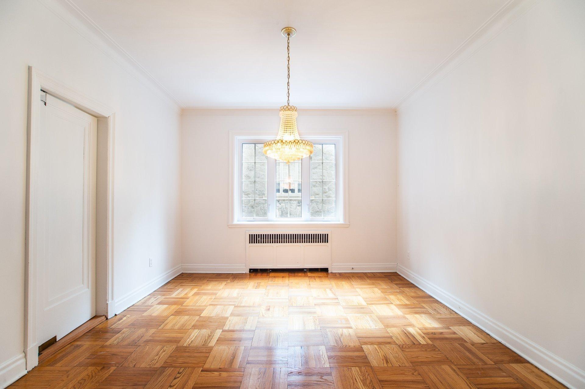 









5053


Av. Victoria

,
Montréal (Côte-des-Neiges/Notre-Dame-de-Grâce),




QC
H3W2N2


