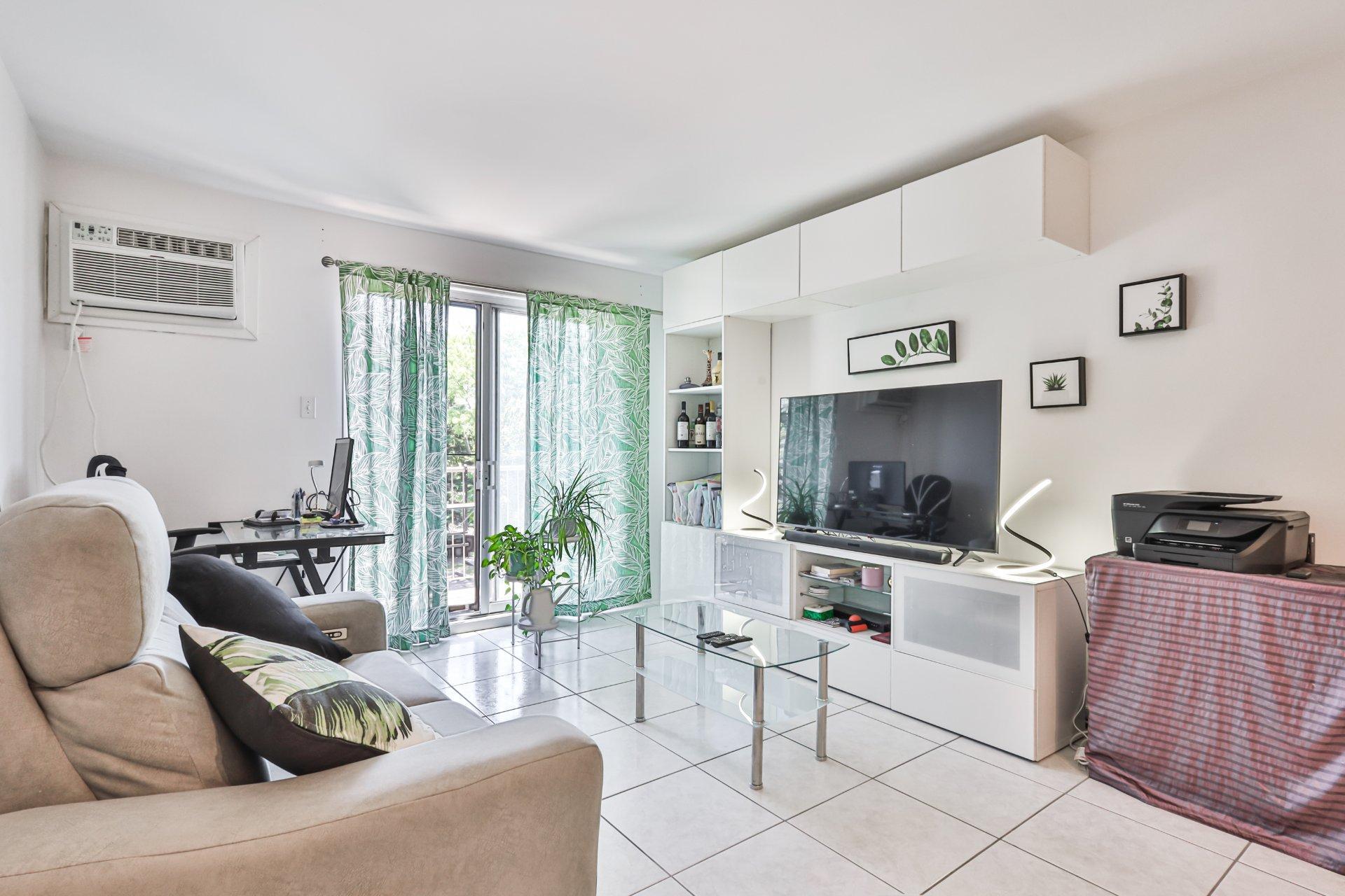









7075


Rue Bombardier

, 207,
Montréal (Anjou),




QC
H1J2X1

