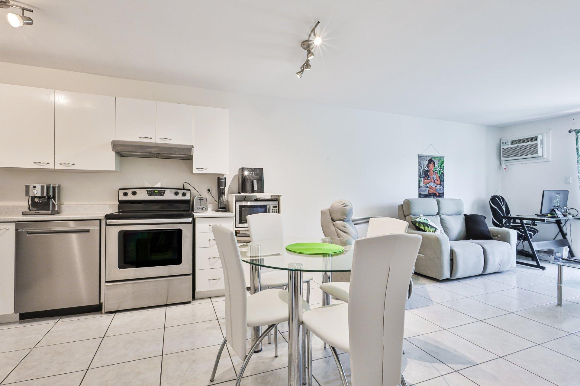 









7075


Rue Bombardier

, 207,
Montréal (Anjou),




QC
H1J2X1

