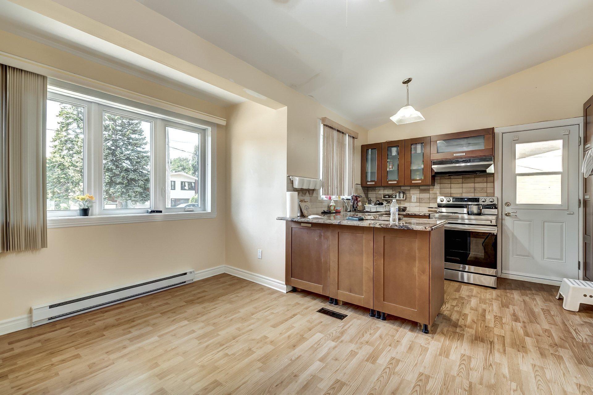 









75


17e Avenue

,
Montréal (Pierrefonds-Roxboro),




QC
H8Y3A5

