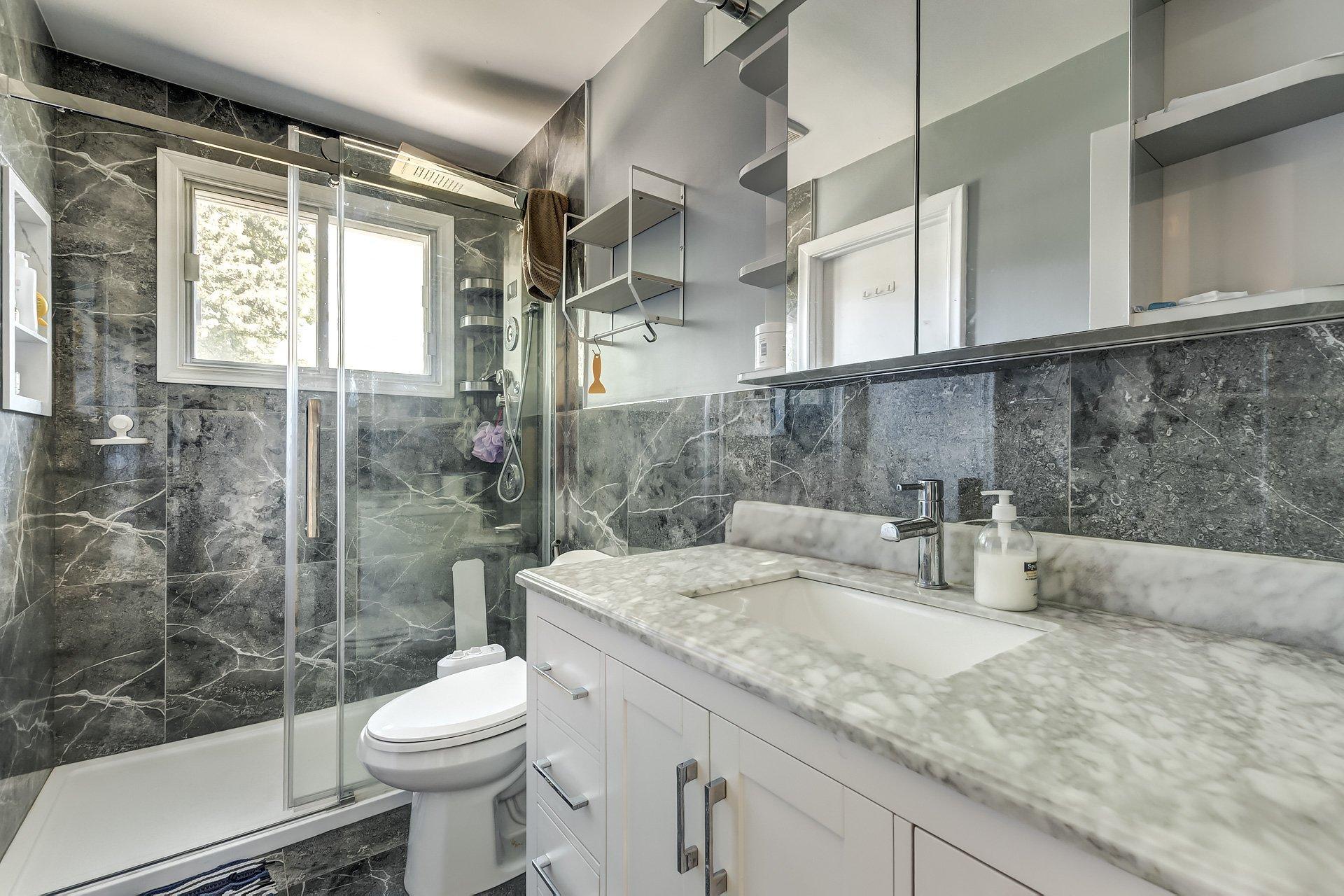 









75


17e Avenue

,
Montréal (Pierrefonds-Roxboro),




QC
H8Y3A5

