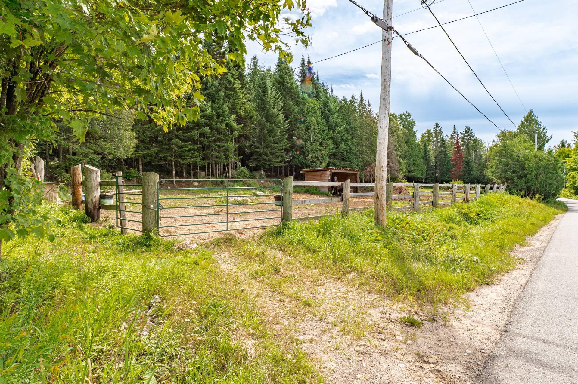 









9065

 - 9067


Ch. Ladouceur

,
Sainte-Agathe-des-Monts,







QC
J8C3R8

