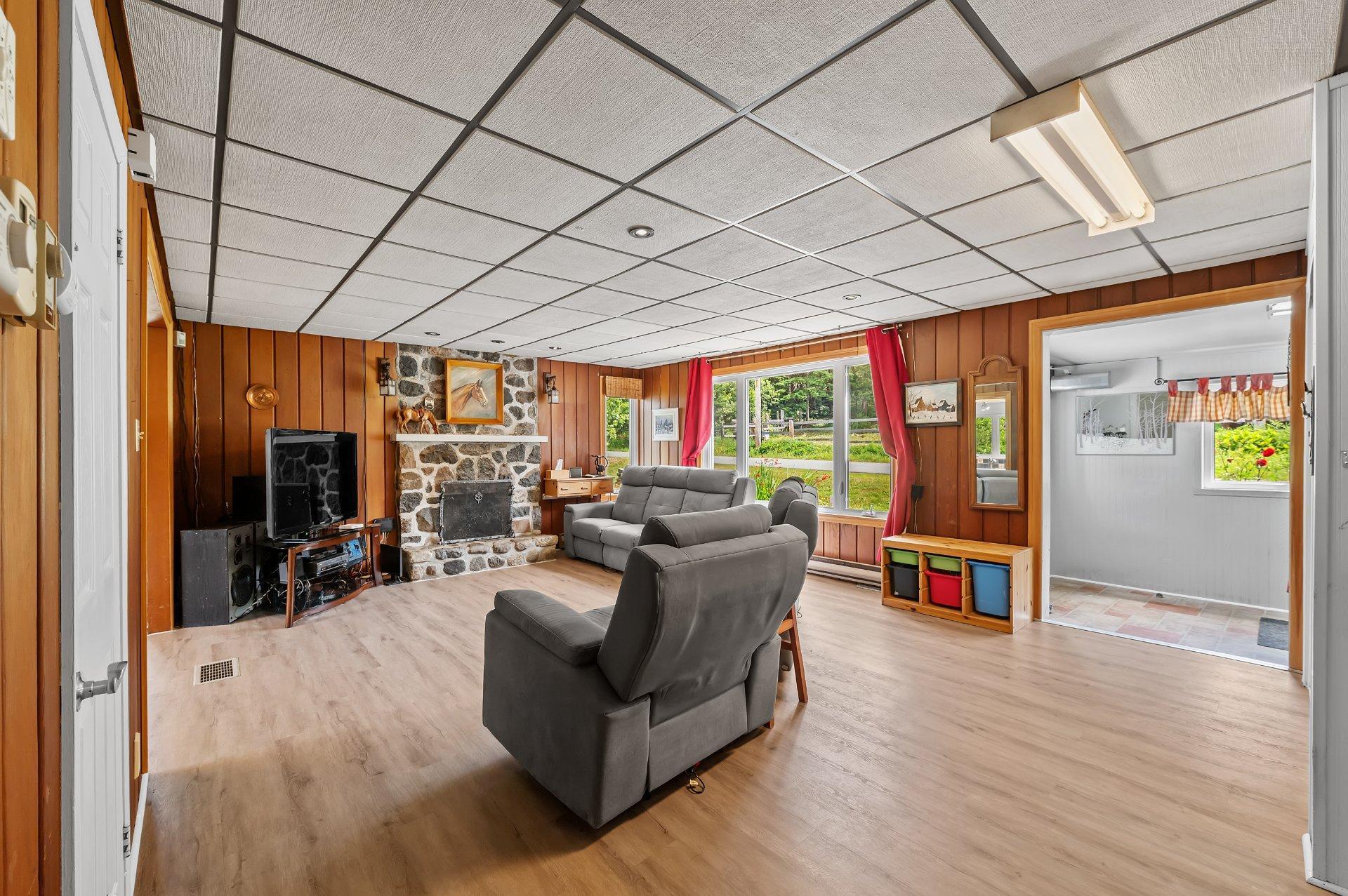 









9065

 - 9067


Ch. Ladouceur

,
Sainte-Agathe-des-Monts,







QC
J8C3R8

