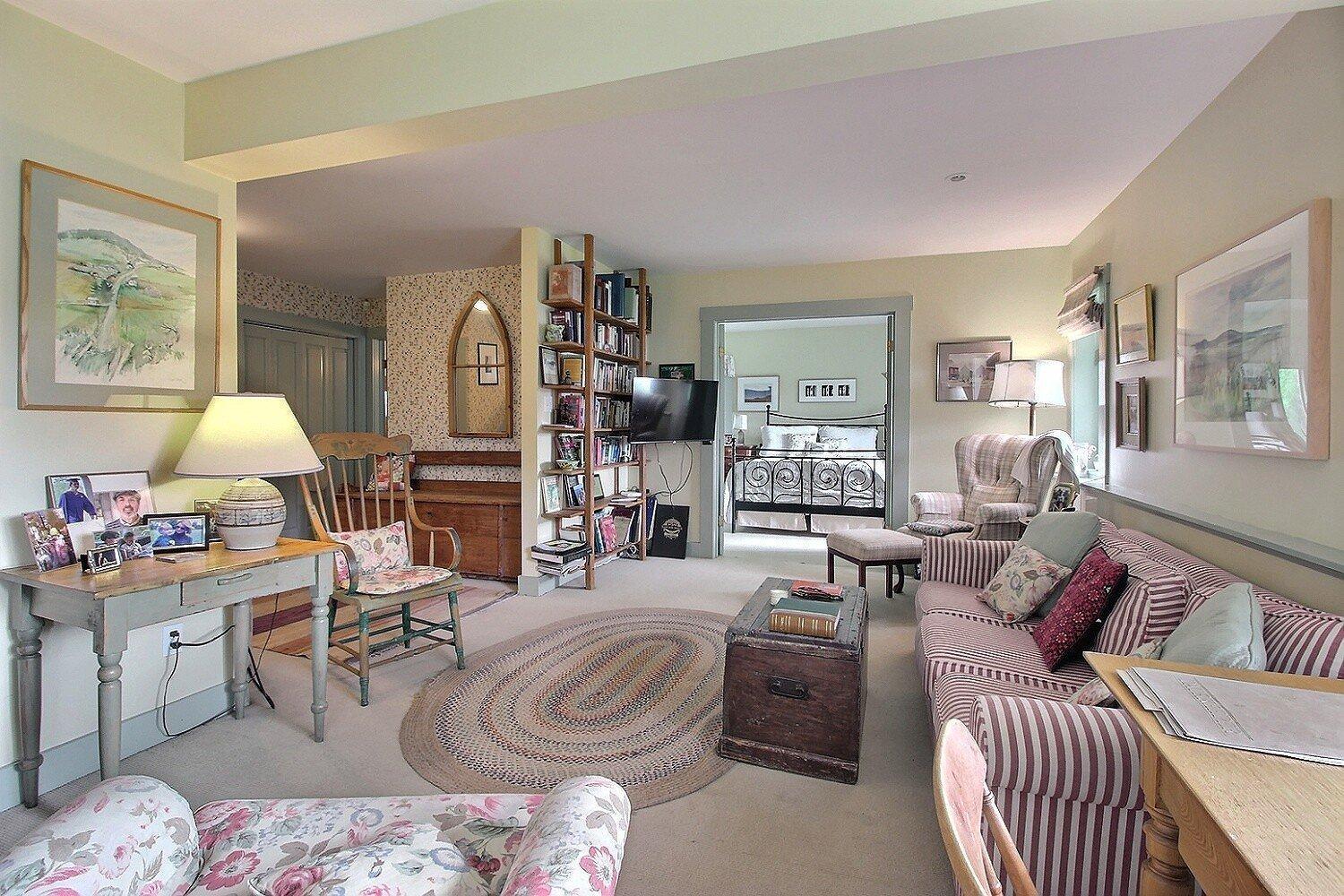 









4205


Ch. Magog

,
North Hatley,




QC
J0B2C0

