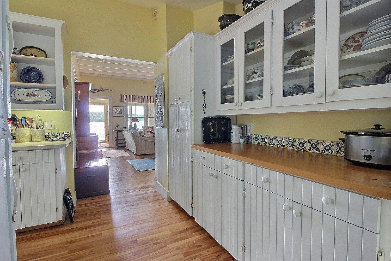 









4205


Ch. Magog

,
North Hatley,




QC
J0B2C0

