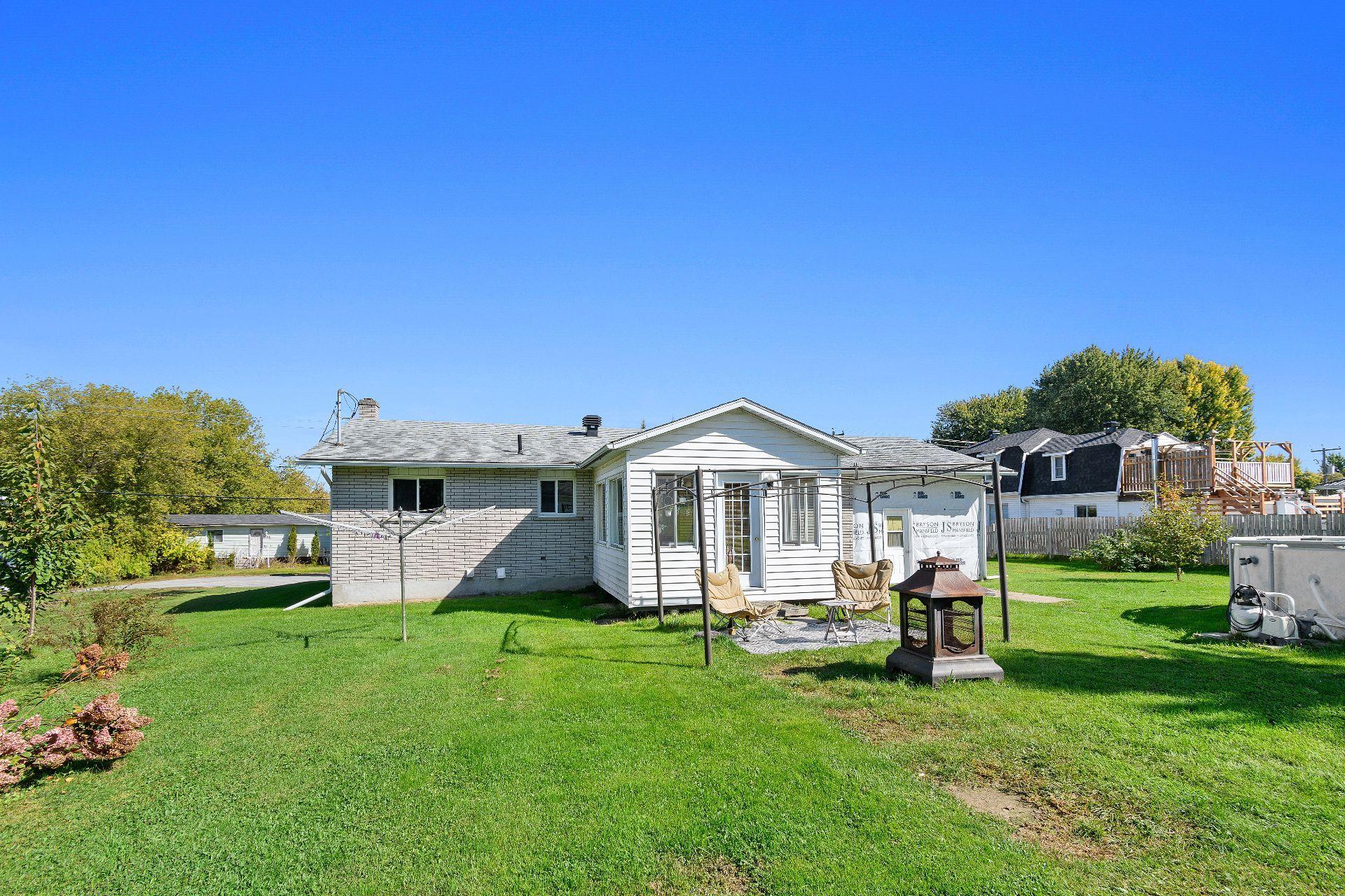 









334


Ch. des Outaouais

,
L'Île-du-Grand-Calumet,




QC
J0X1J0

