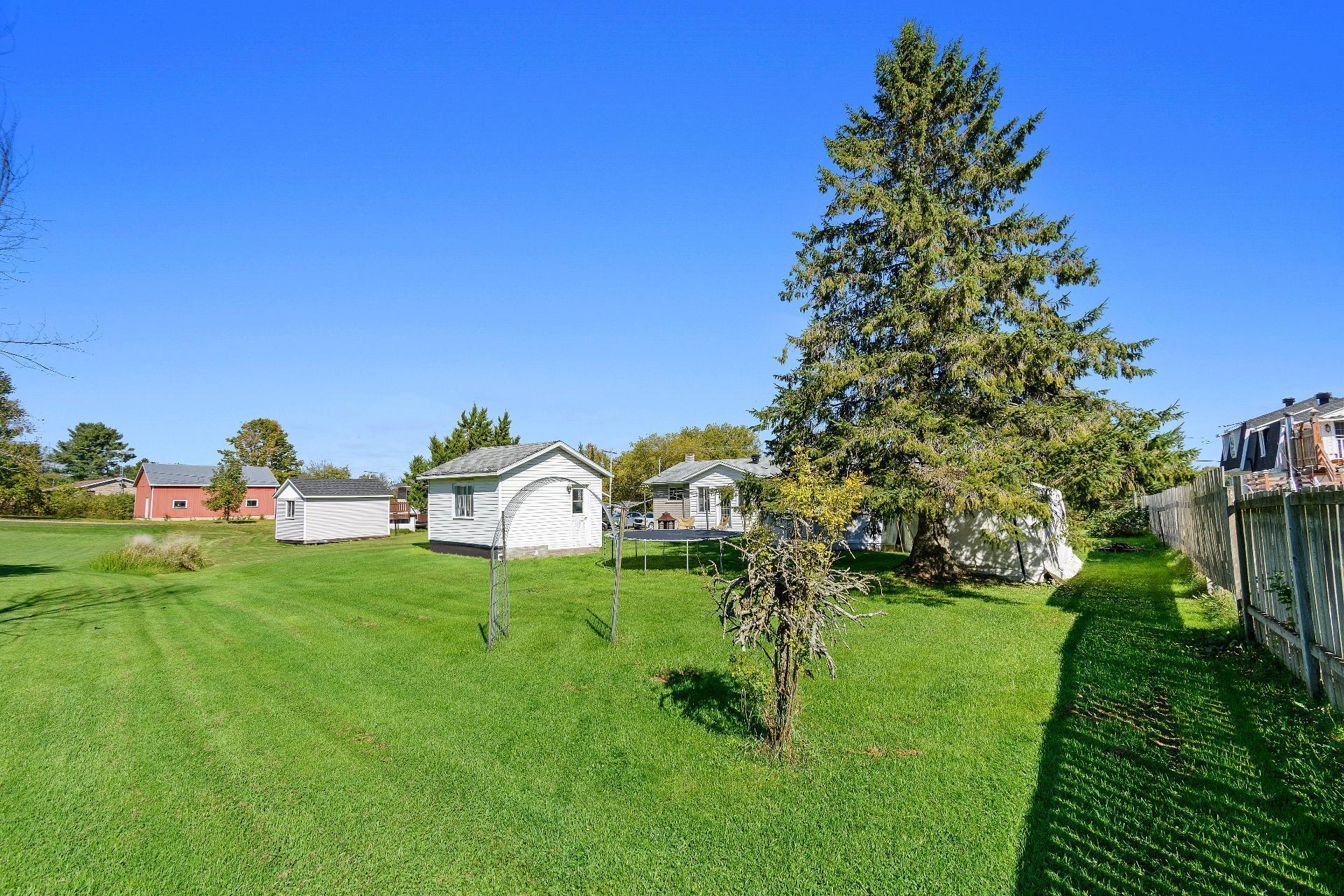 









334


Ch. des Outaouais

,
L'Île-du-Grand-Calumet,




QC
J0X1J0

