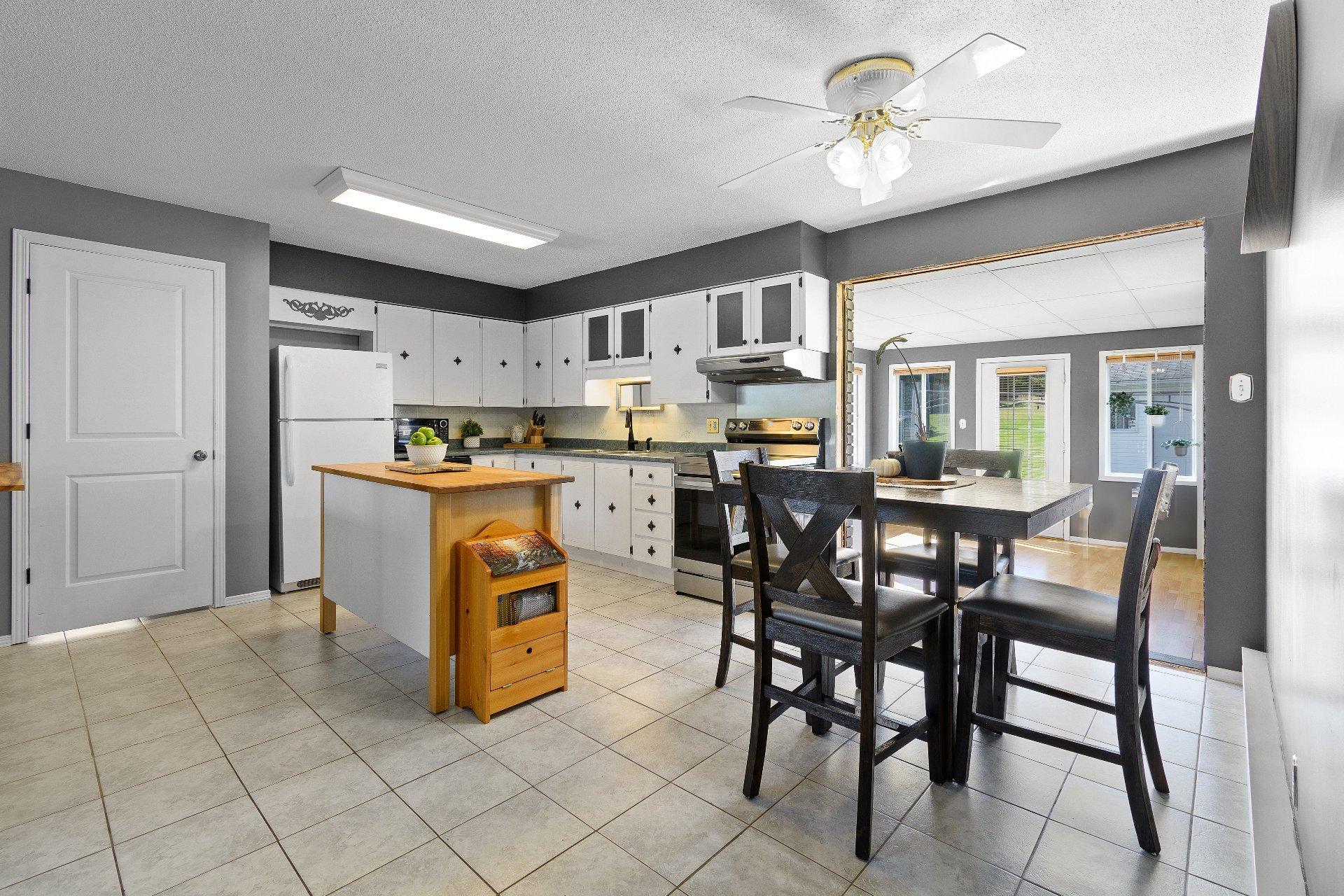 









334


Ch. des Outaouais

,
L'Île-du-Grand-Calumet,




QC
J0X1J0

