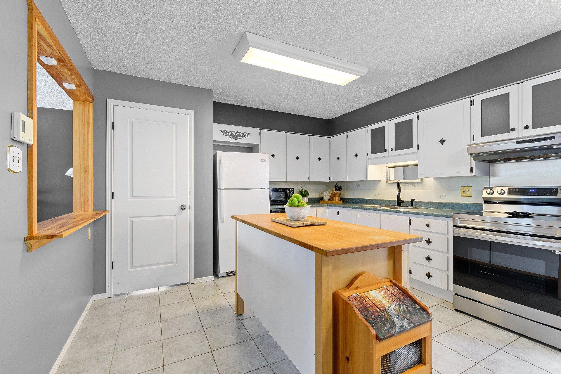 









334


Ch. des Outaouais

,
L'Île-du-Grand-Calumet,




QC
J0X1J0

