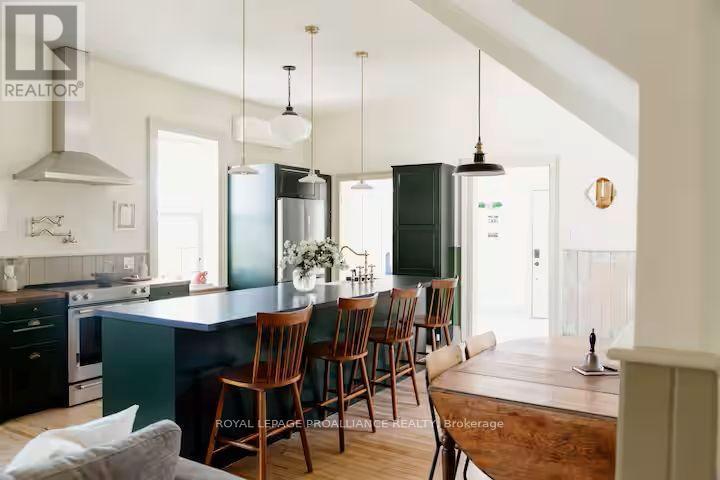 












1047 SOUTH BIG ISLAND ROAD

,
Prince Edward County (Sophiasburg Ward),




Ontario
K0K1E0


