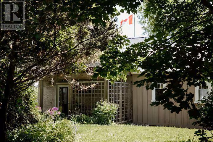 












1047 SOUTH BIG ISLAND ROAD

,
Prince Edward County (Sophiasburg Ward),




Ontario
K0K1E0

