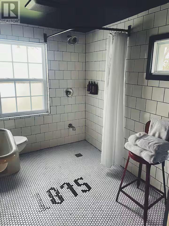 












1047 SOUTH BIG ISLAND ROAD

,
Prince Edward County (Sophiasburg Ward),




Ontario
K0K1E0

