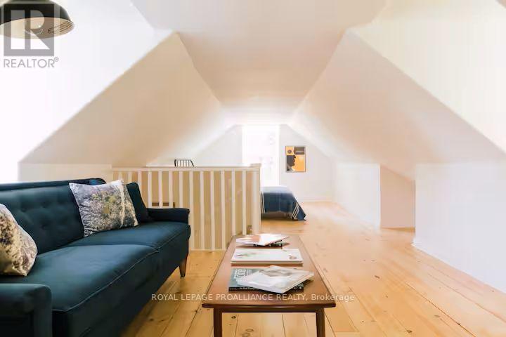 












1047 SOUTH BIG ISLAND ROAD

,
Prince Edward County (Sophiasburg Ward),




Ontario
K0K1E0

