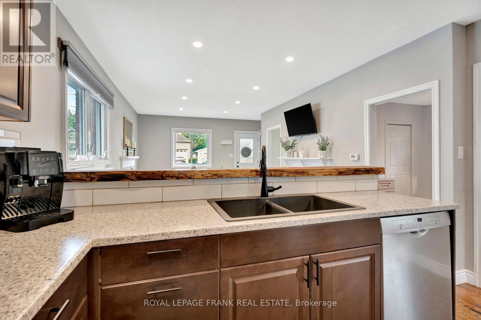 












107 FULTON STREET

,
Brantford,




Ontario
N3R4E9

