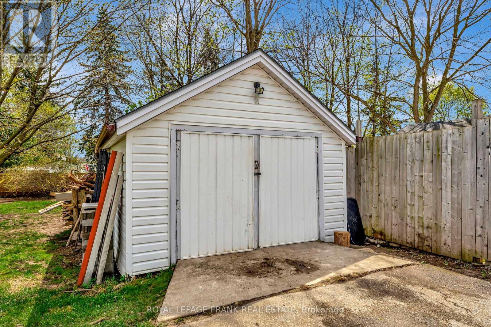 












107 FULTON STREET

,
Brantford,




Ontario
N3R4E9

