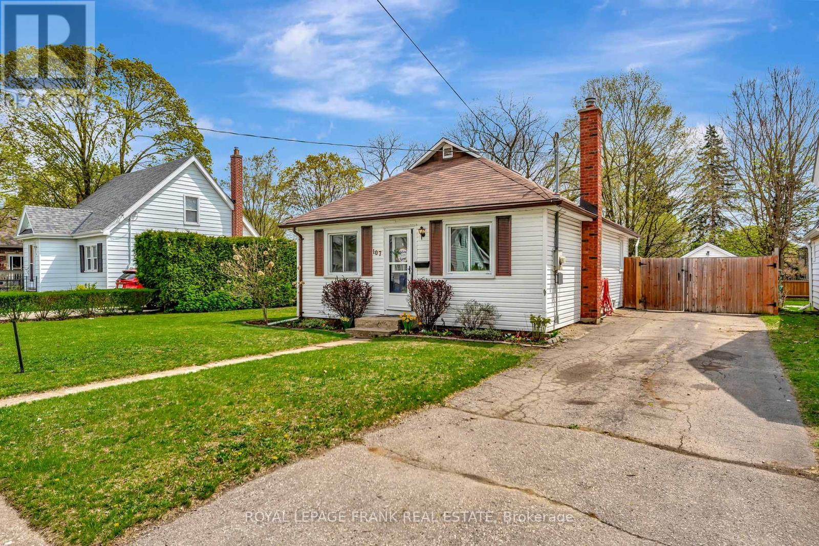 












107 FULTON STREET

,
Brantford,




Ontario
N3R4E9

