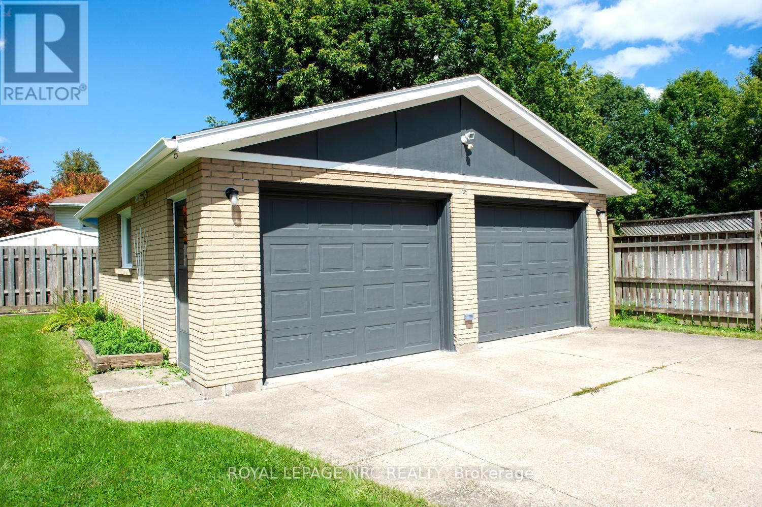 












66 ROLLING ACRES DRIVE

,
Welland (N. Welland),




Ontario
L3C3N3

