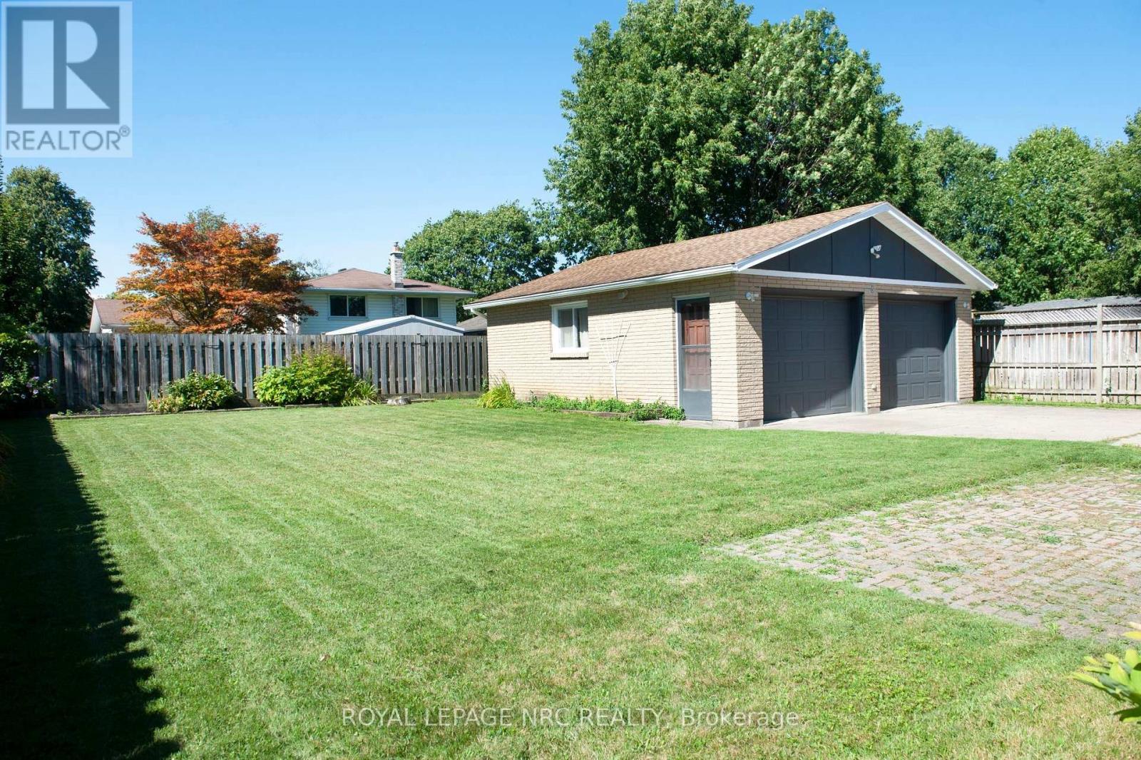 












66 ROLLING ACRES DRIVE

,
Welland (N. Welland),




Ontario
L3C3N3

