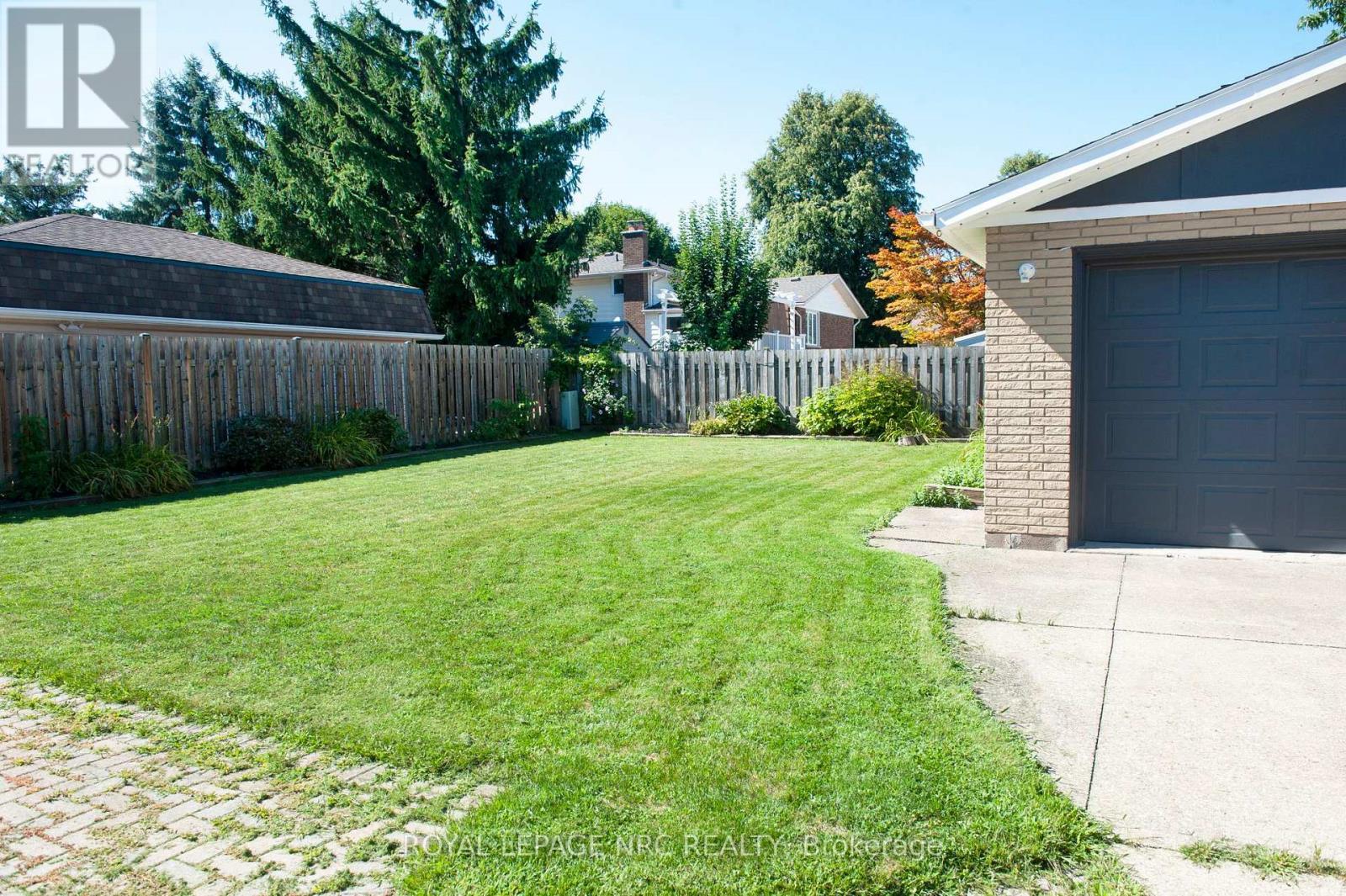 












66 ROLLING ACRES DRIVE

,
Welland (N. Welland),




Ontario
L3C3N3

