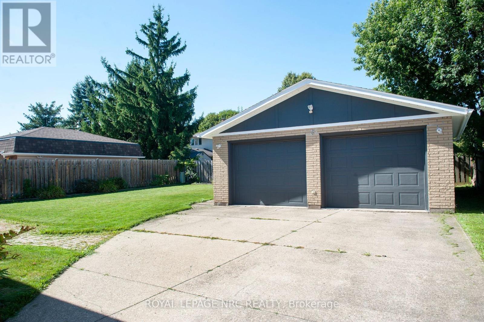 












66 ROLLING ACRES DRIVE

,
Welland (N. Welland),




Ontario
L3C3N3

