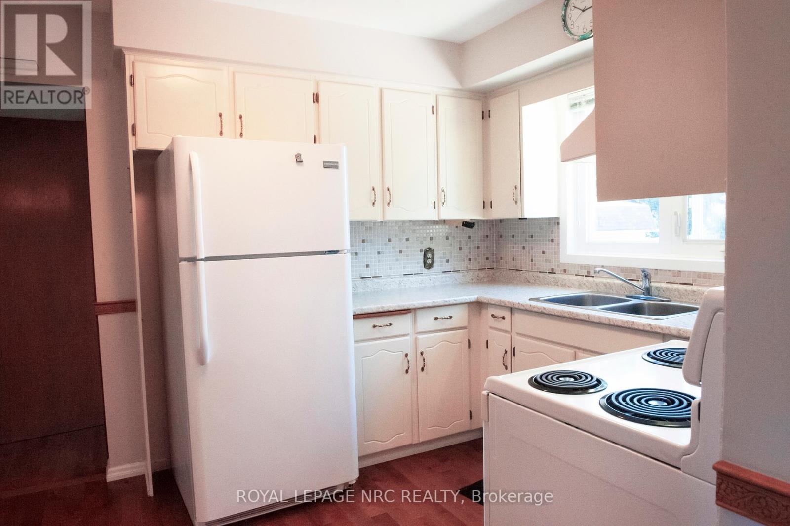 












66 ROLLING ACRES DRIVE

,
Welland (N. Welland),




Ontario
L3C3N3

