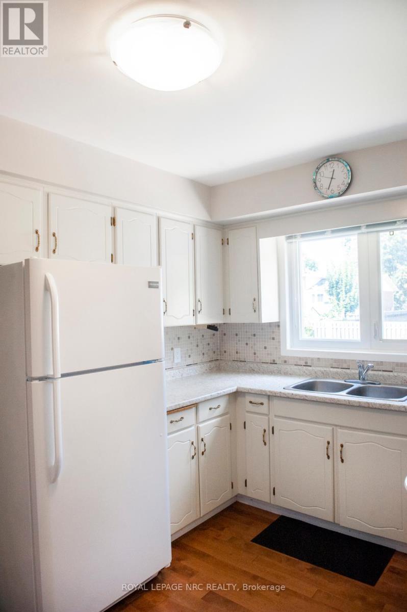 












66 ROLLING ACRES DRIVE

,
Welland (N. Welland),




Ontario
L3C3N3

