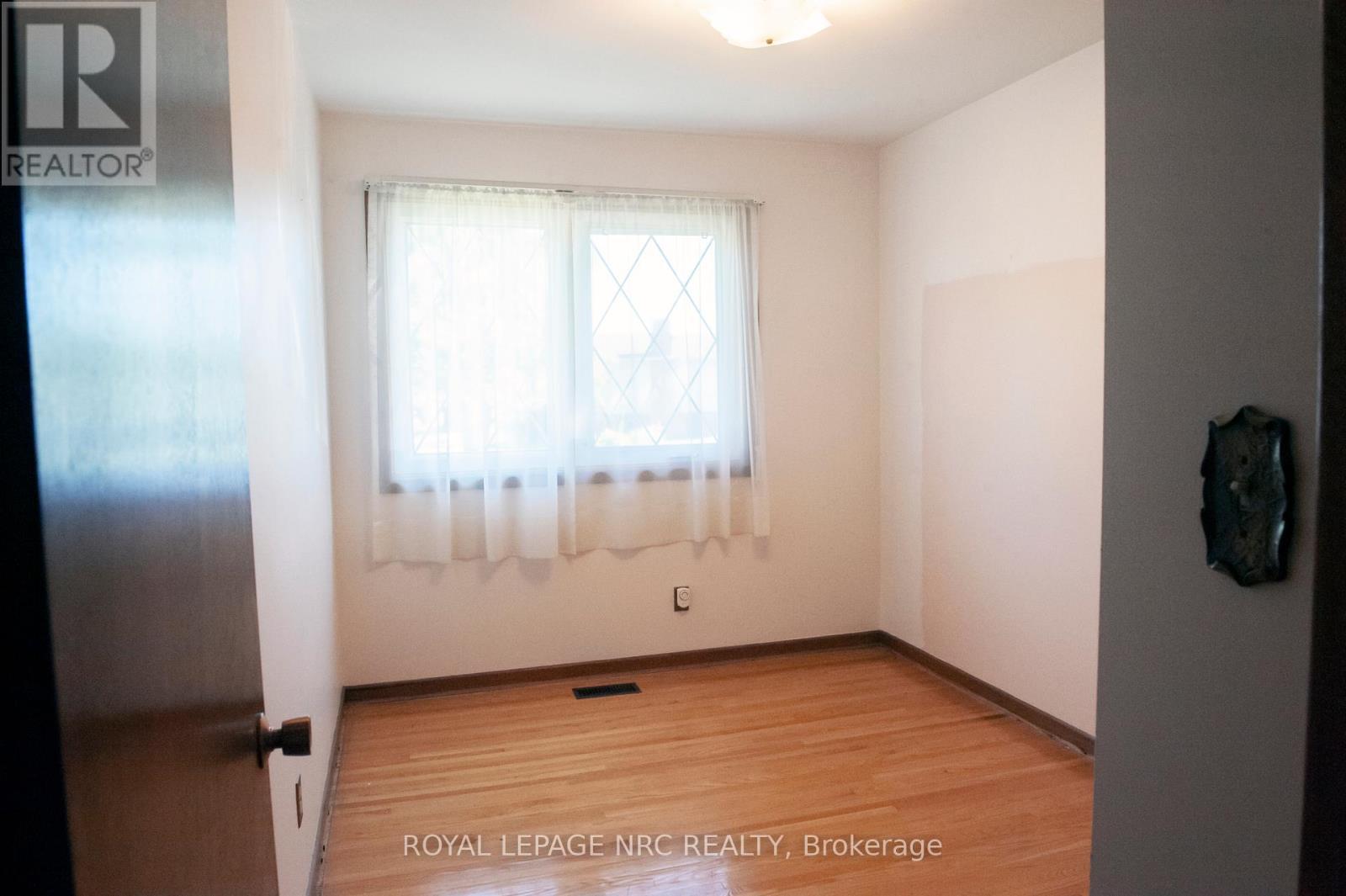 












66 ROLLING ACRES DRIVE

,
Welland (N. Welland),




Ontario
L3C3N3

