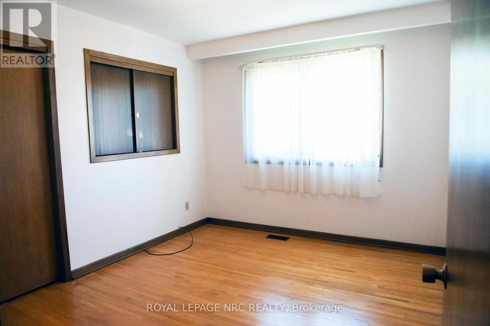 












66 ROLLING ACRES DRIVE

,
Welland (N. Welland),




Ontario
L3C3N3

