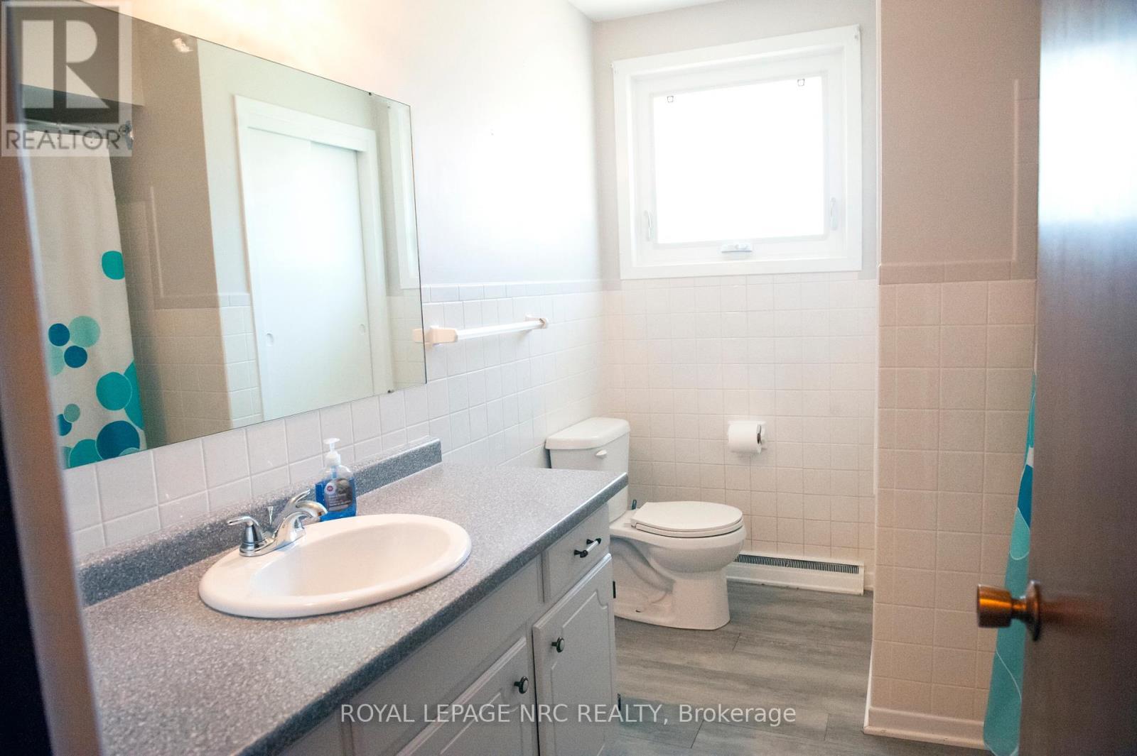 












66 ROLLING ACRES DRIVE

,
Welland (N. Welland),




Ontario
L3C3N3

