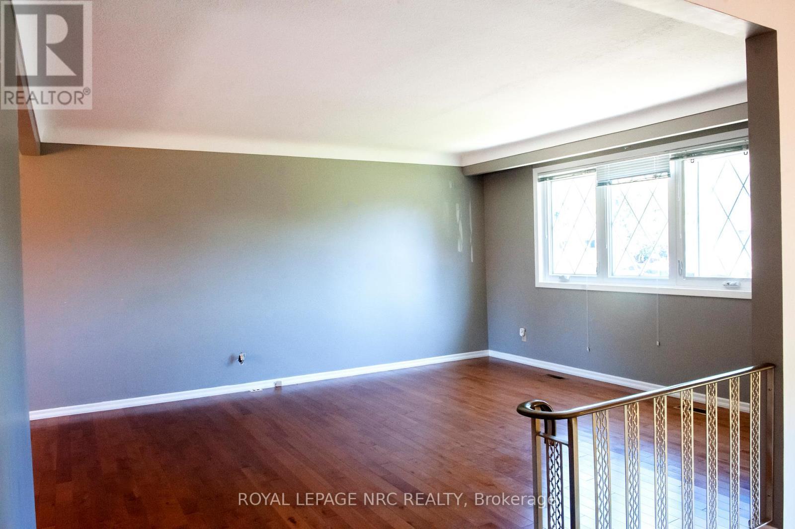 












66 ROLLING ACRES DRIVE

,
Welland (N. Welland),




Ontario
L3C3N3

