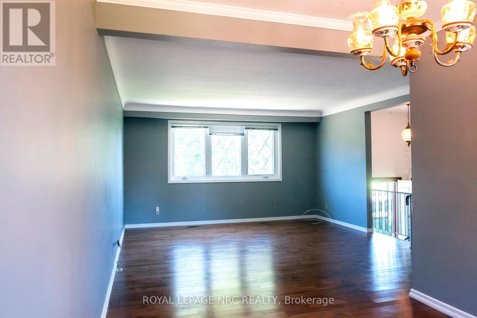 












66 ROLLING ACRES DRIVE

,
Welland (N. Welland),




Ontario
L3C3N3

