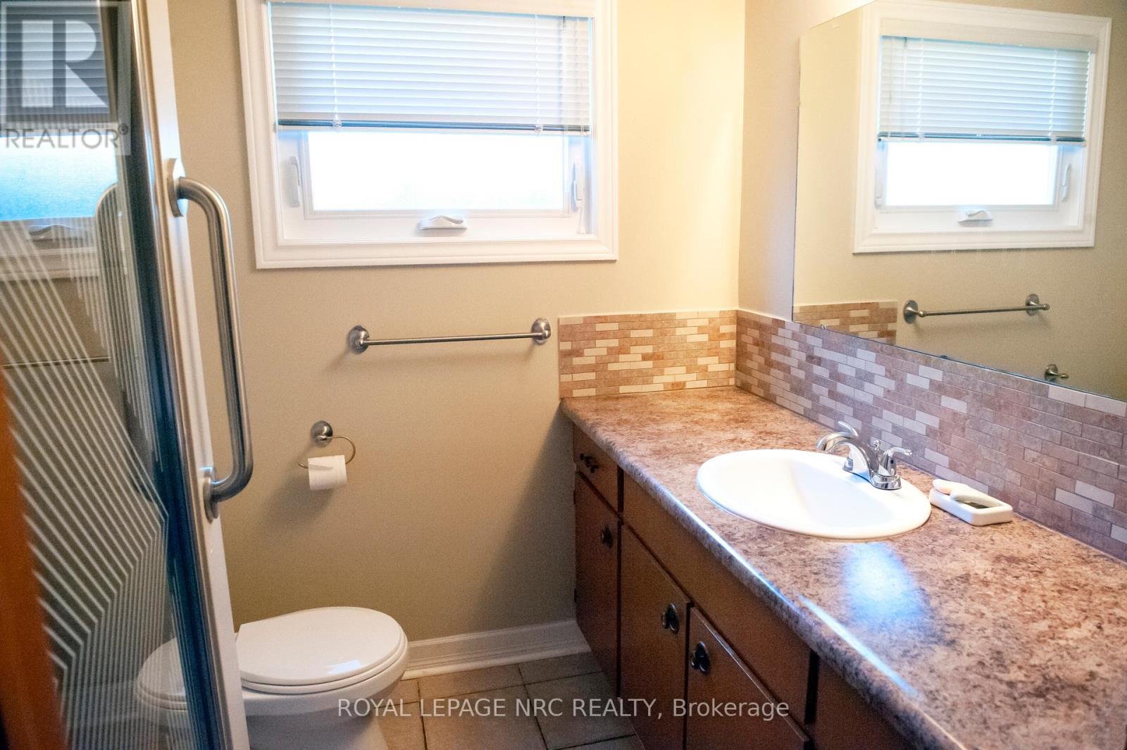 












66 ROLLING ACRES DRIVE

,
Welland (N. Welland),




Ontario
L3C3N3

