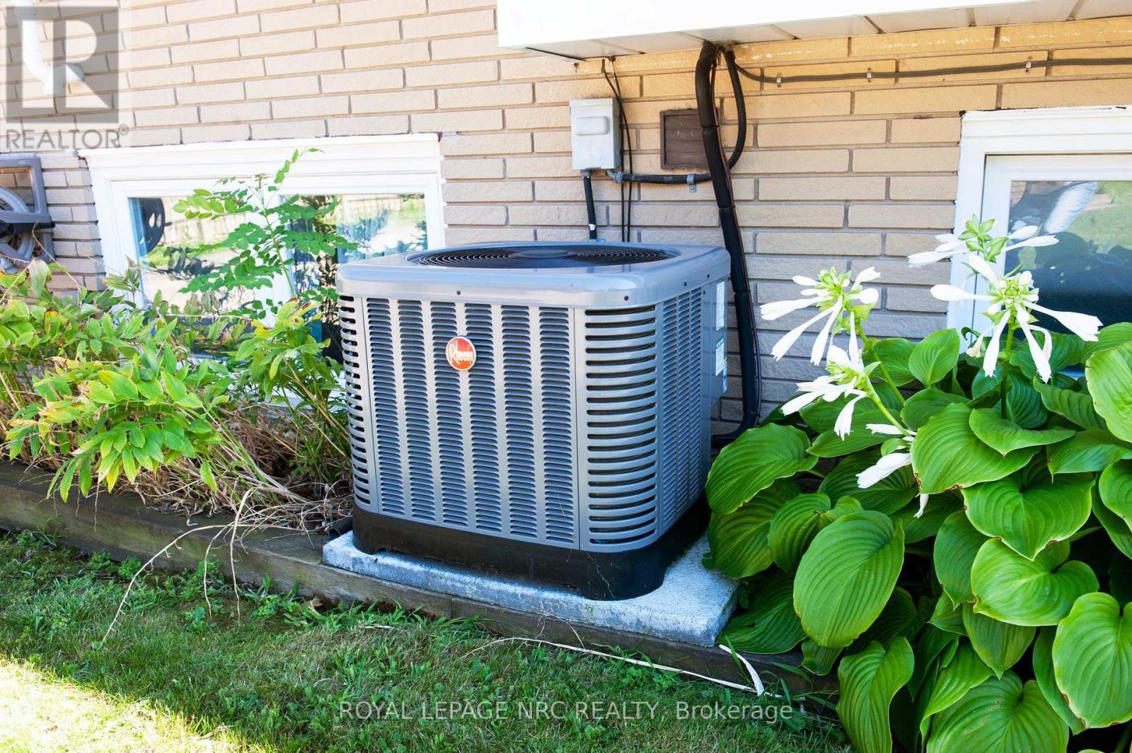 












66 ROLLING ACRES DRIVE

,
Welland (N. Welland),




Ontario
L3C3N3

