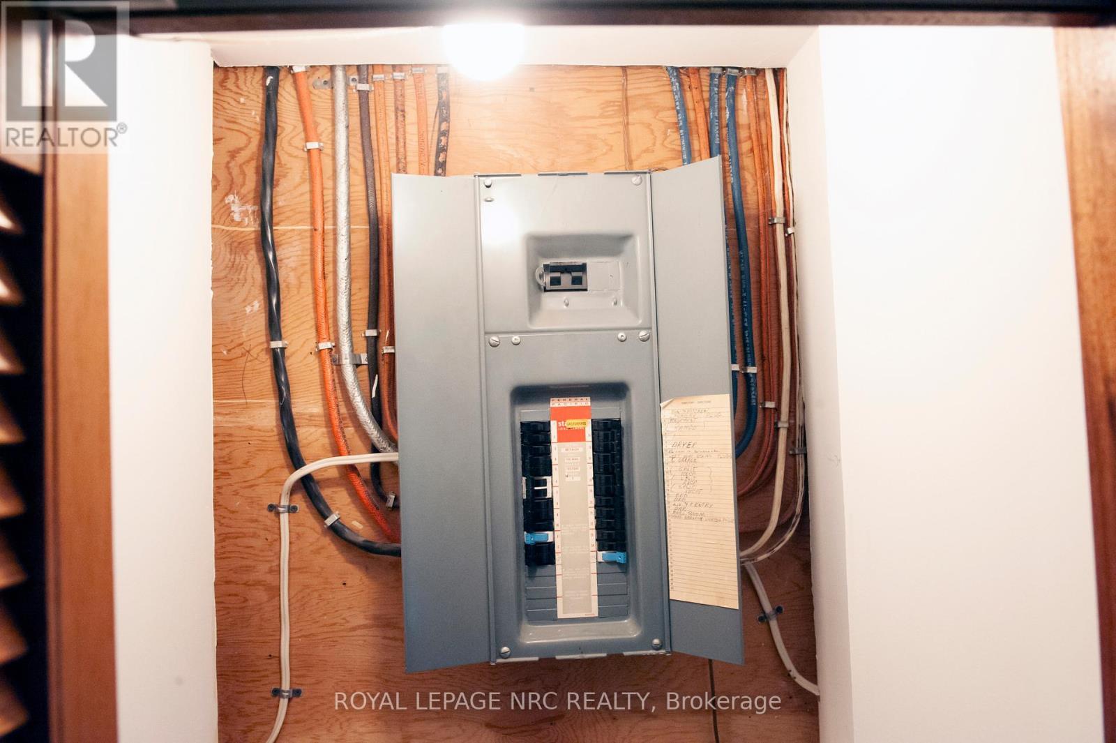 












66 ROLLING ACRES DRIVE

,
Welland (N. Welland),




Ontario
L3C3N3

