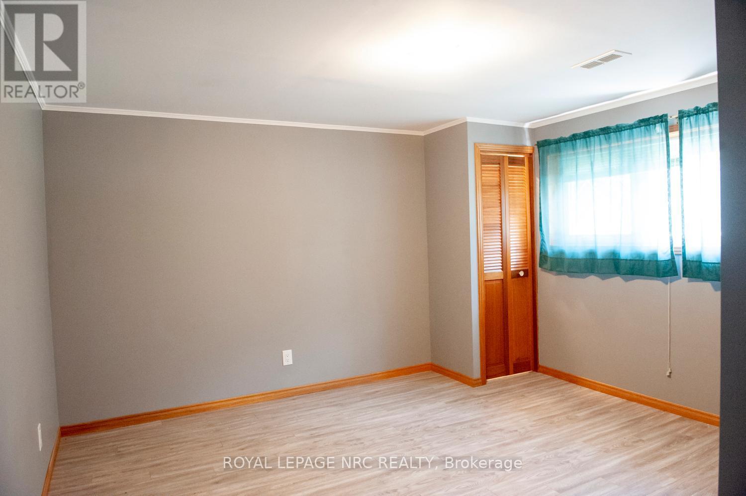 












66 ROLLING ACRES DRIVE

,
Welland (N. Welland),




Ontario
L3C3N3

