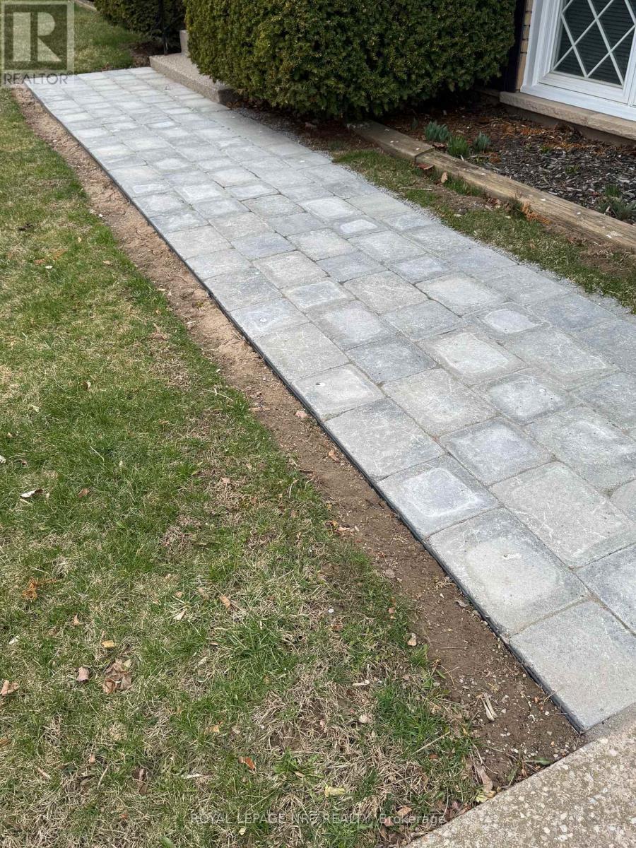 












66 ROLLING ACRES DRIVE

,
Welland (N. Welland),




Ontario
L3C3N3

