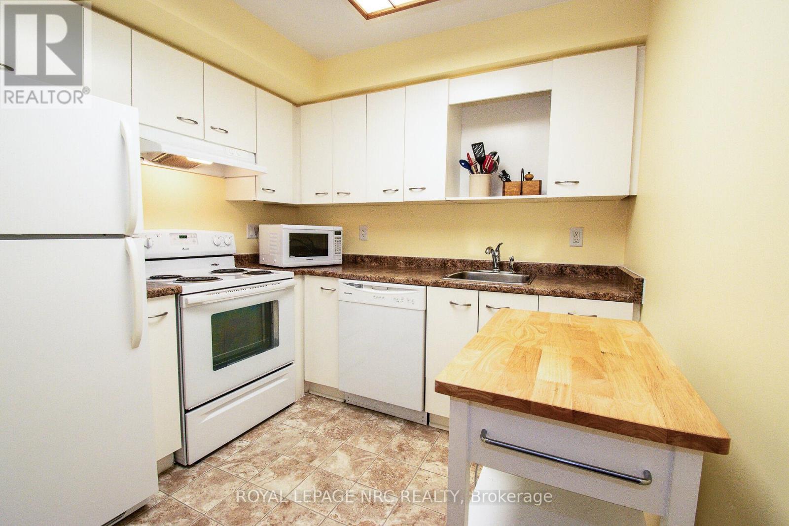 












217 - 78 ROEHAMPTON AVENUE

,
St. Catharines (Carlton/Bunting),




Ontario
L2M7W9

