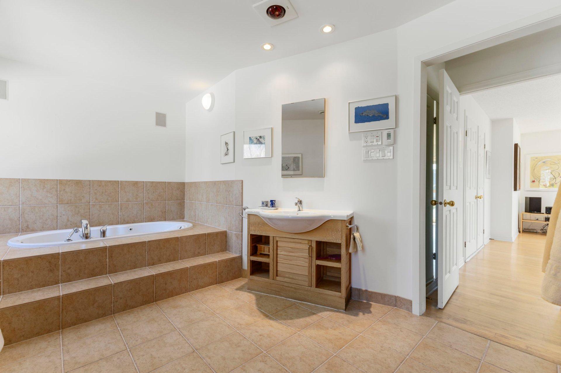 









146


Ch. River

,
Cantley,




QC
J8V3A1

