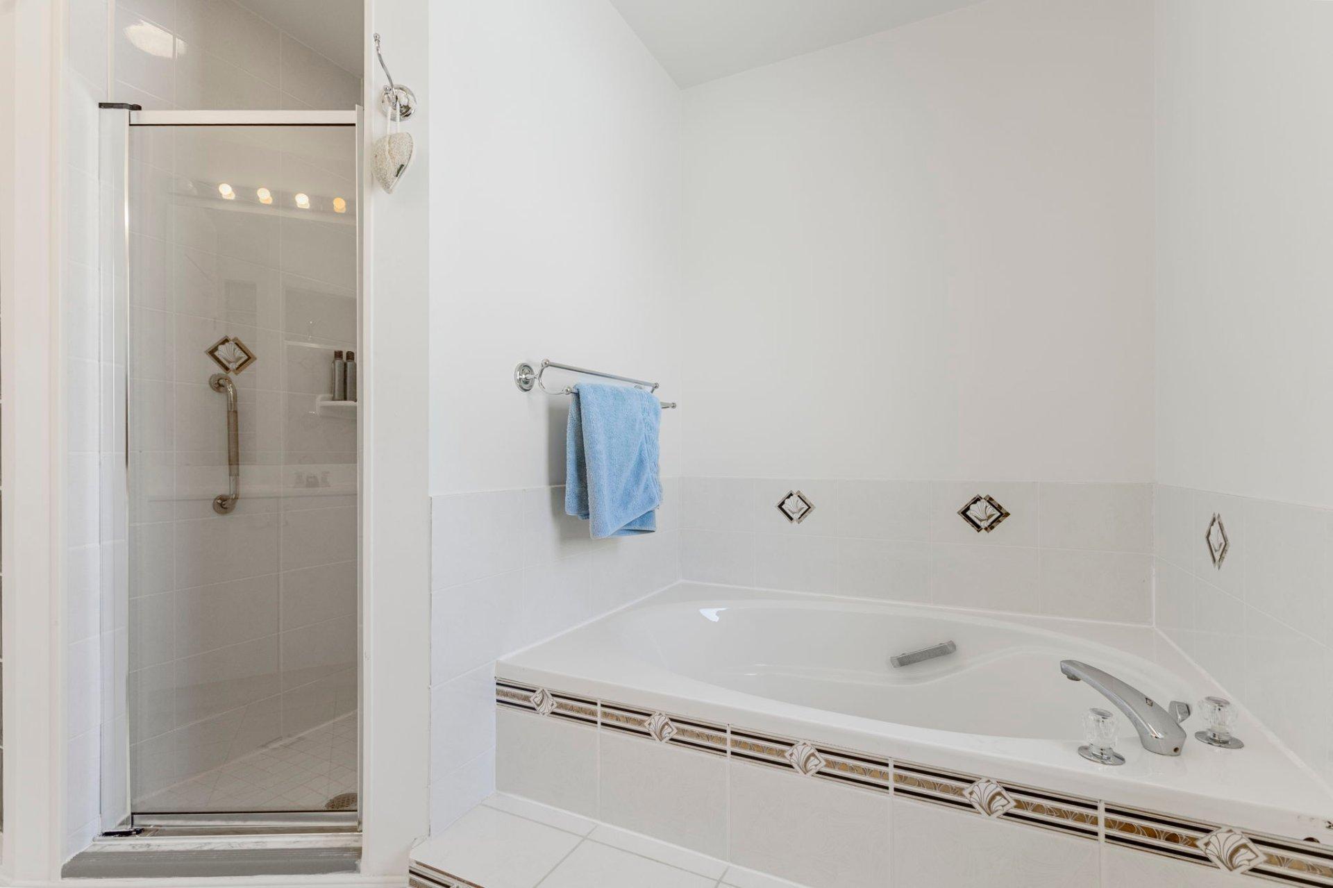 









146


Ch. River

,
Cantley,




QC
J8V3A1

