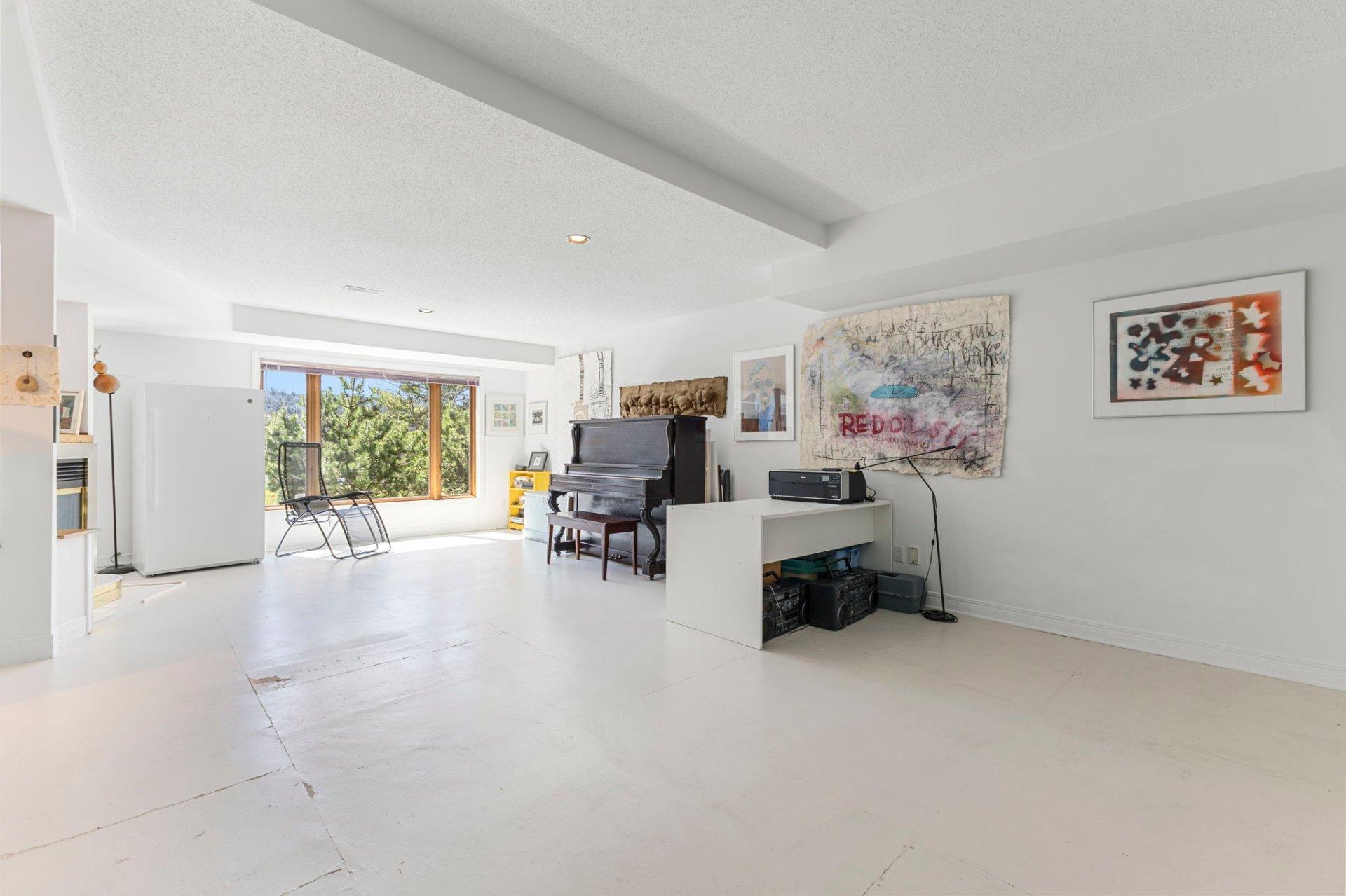 









146


Ch. River

,
Cantley,




QC
J8V3A1

