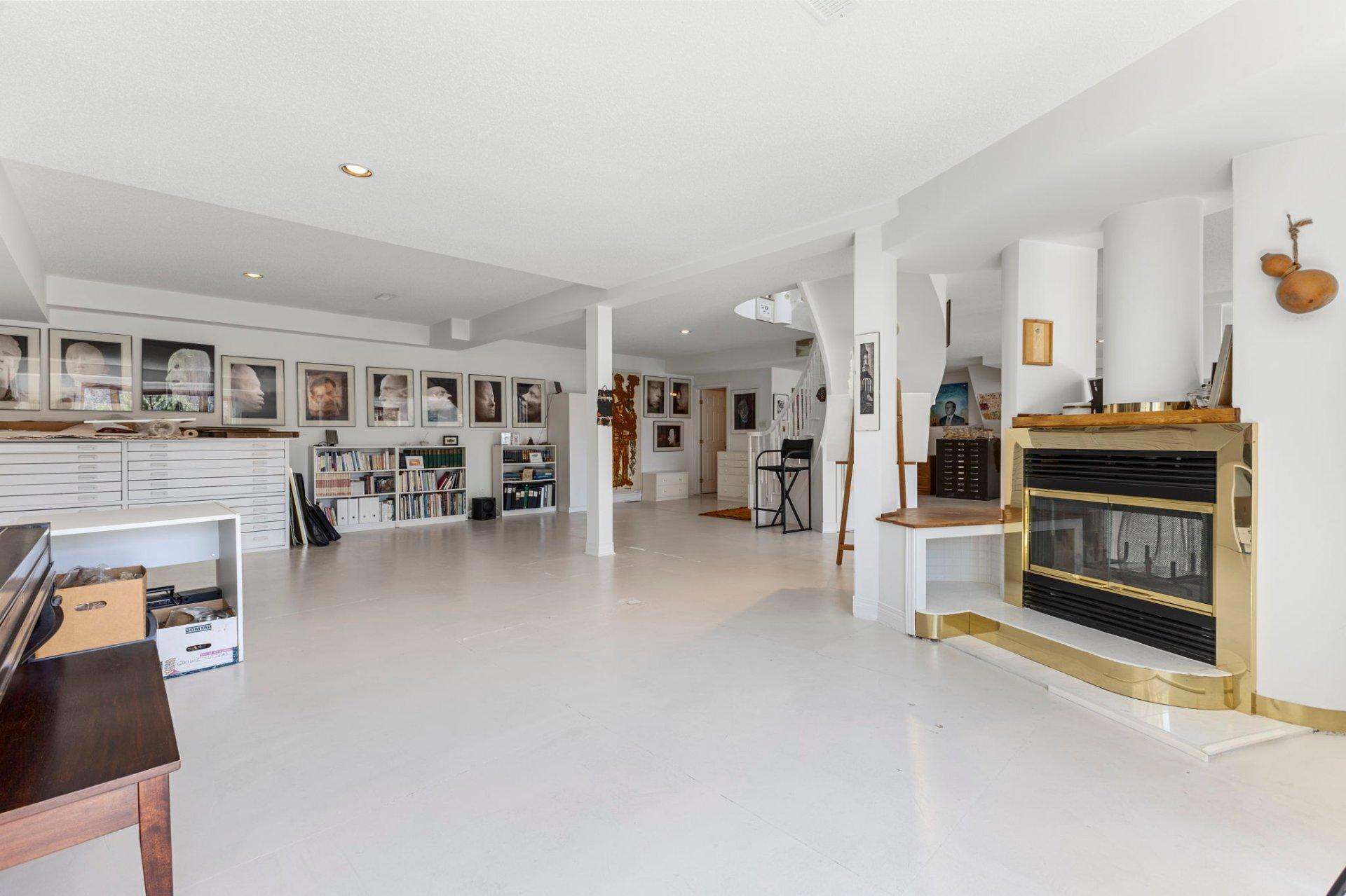 









146


Ch. River

,
Cantley,




QC
J8V3A1

