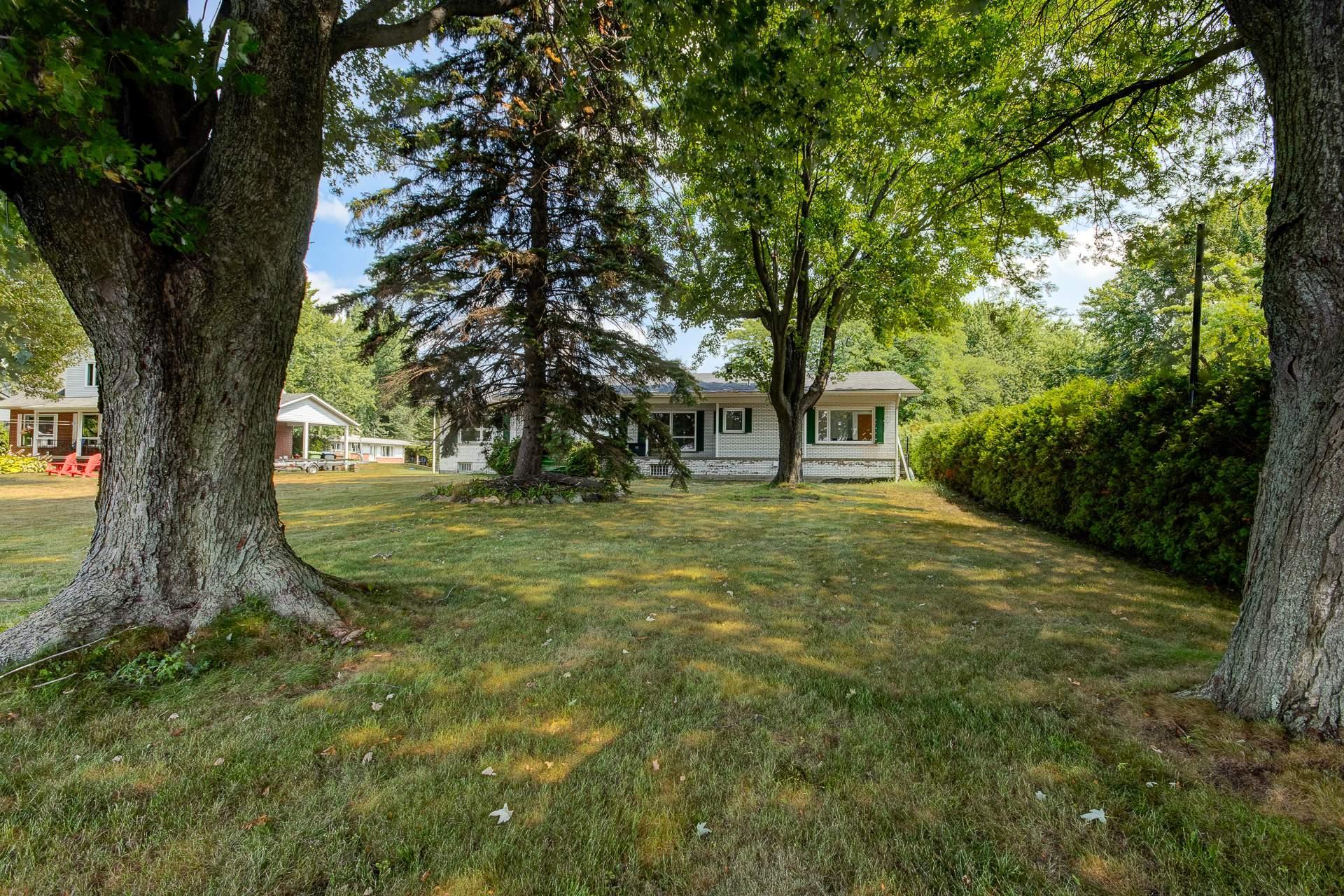 









3


Av. Charland

,
Saint-Jean-sur-Richelieu,




QC
J2X2K8

