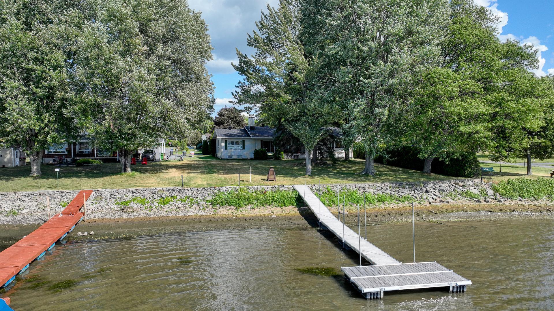 









3


Av. Charland

,
Saint-Jean-sur-Richelieu,




QC
J2X2K8

