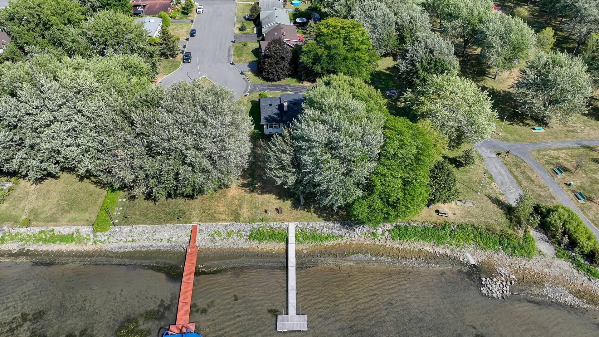 









3


Av. Charland

,
Saint-Jean-sur-Richelieu,




QC
J2X2K8

