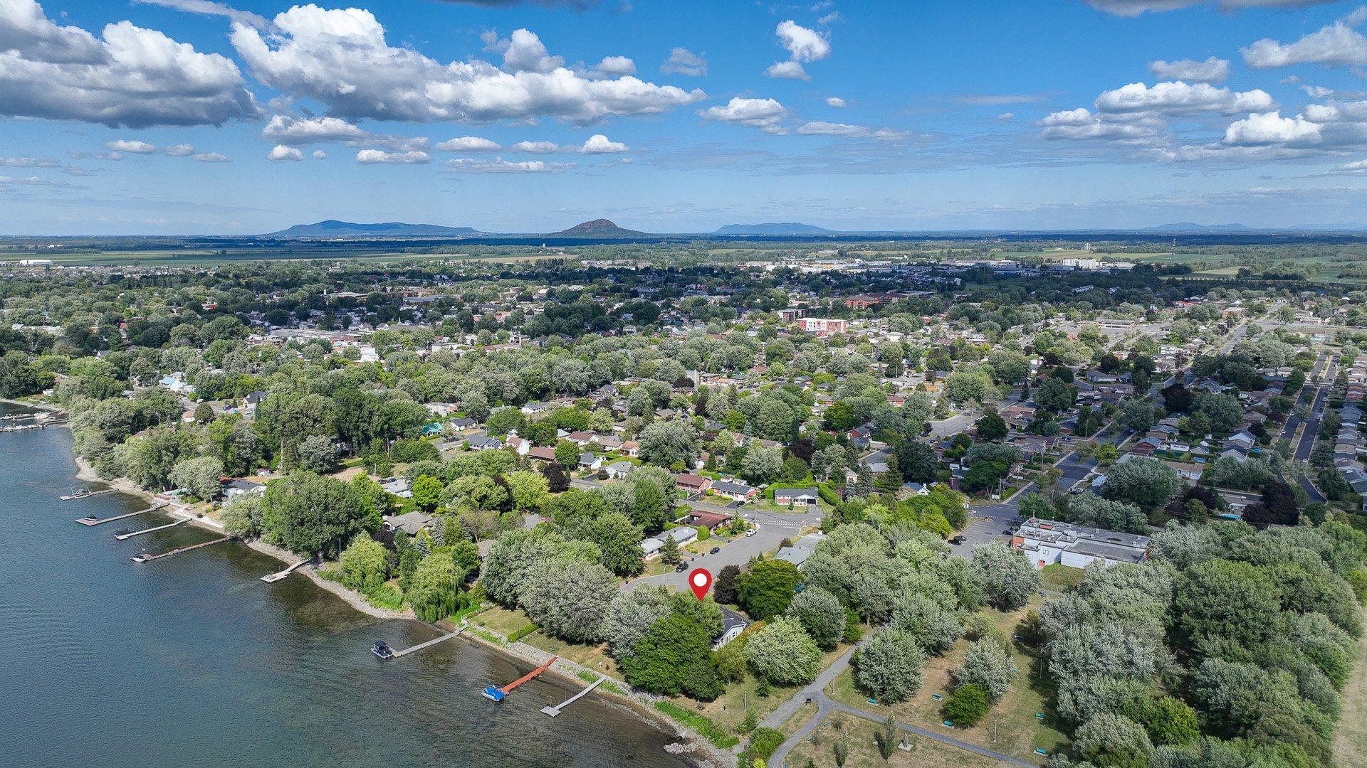 









3


Av. Charland

,
Saint-Jean-sur-Richelieu,




QC
J2X2K8

