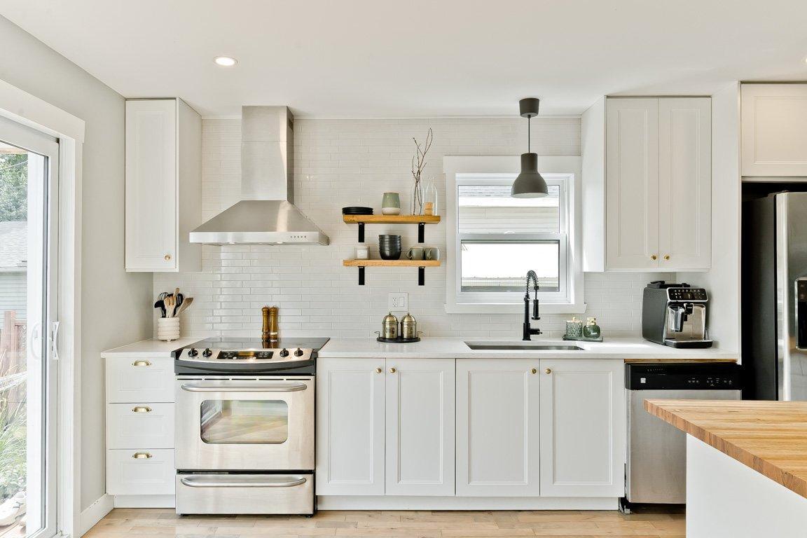 









428


Rue May

,
Coaticook,




QC
J1A1S9

