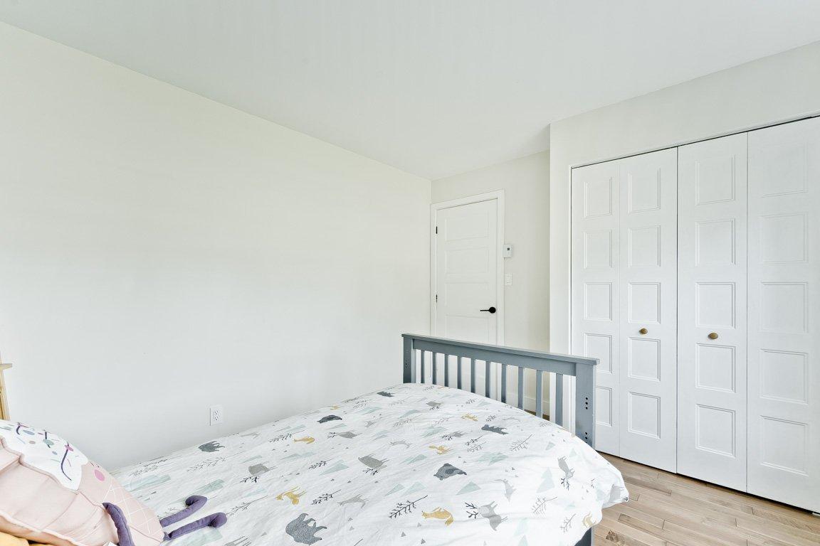 









428


Rue May

,
Coaticook,




QC
J1A1S9

